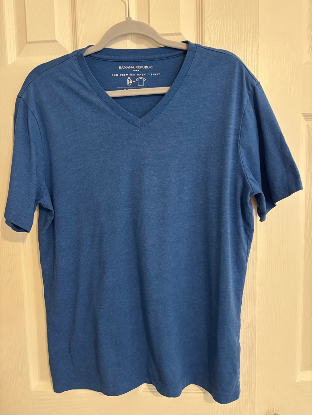 Large Banana Republic Men's Eco Premium Wash T-Shirt Blue V-Neck Tee - Picture 2 of 7